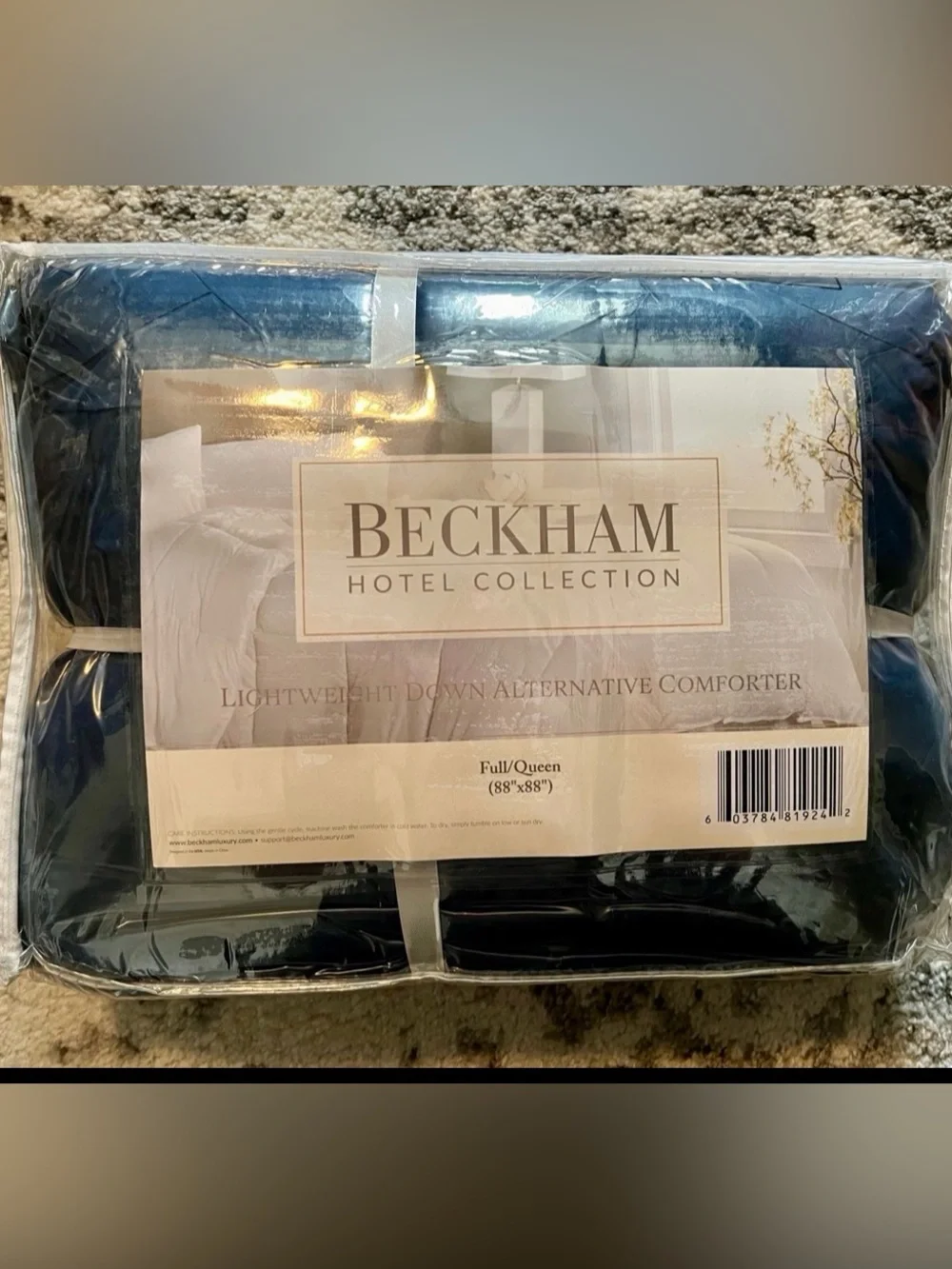 NWT Beckham Hotel Collection Full/Queen Down Alternative Comforter Navy